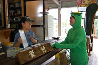 まずは受付